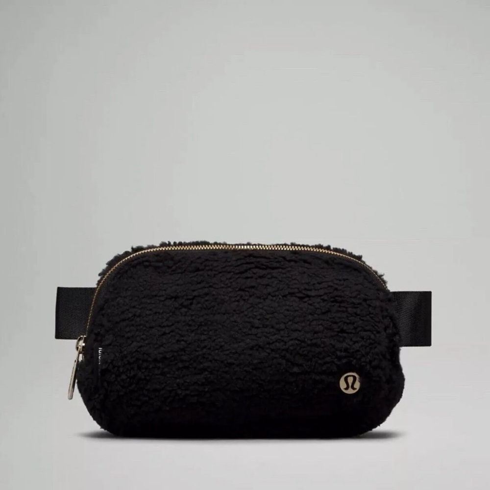 LULULEMON Everywhere Belt Bag Fleece 1L - BLACK GOLD - Crossbody Fanny Pack NEW